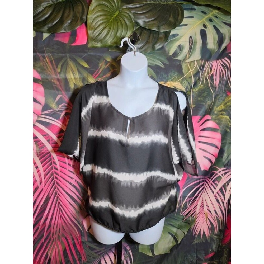 Converse L sheer over shirt